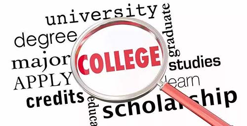 重University，輕College